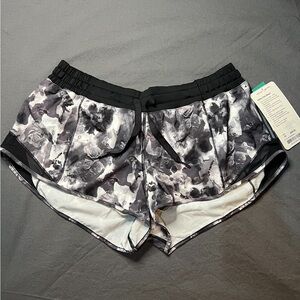Women’s Lululemon hotty hot short, size 8